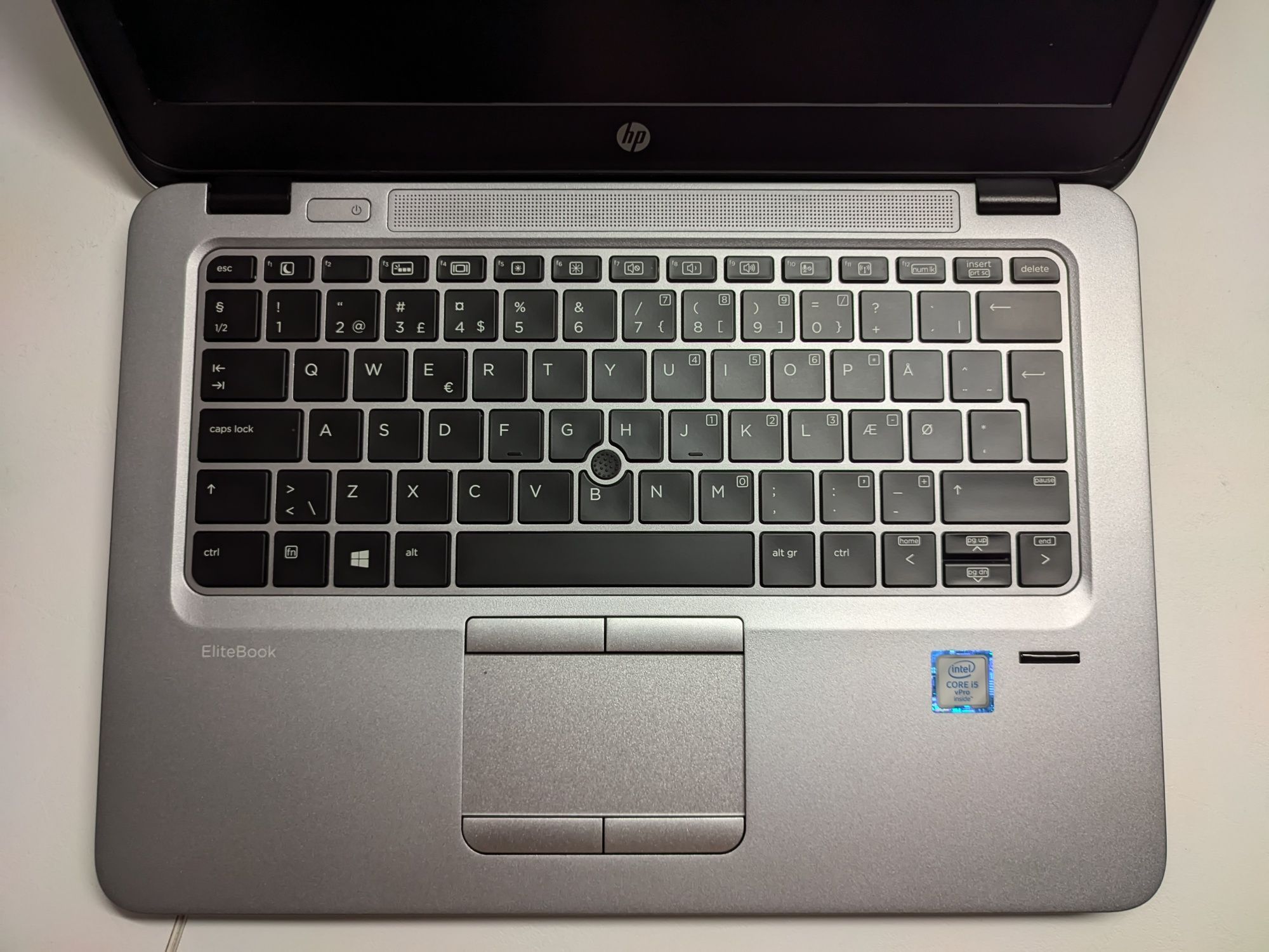 HP Elitebook 820 G3 - 12.5" 1920x1080, I5-6300U, 12GB RAM, 128GB SSD