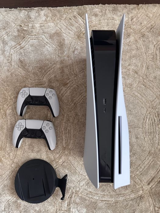 Playstation 5 825GB, C-Chassis, 2 controllere