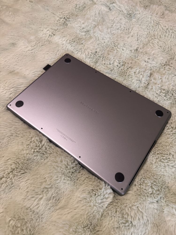 Macbook 16 pro m1 16 гб озу 512 память
