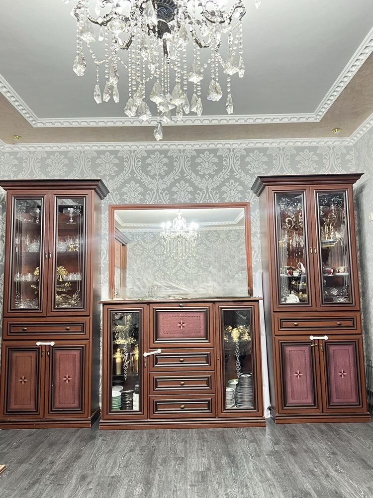 Продается сервант полный комплект