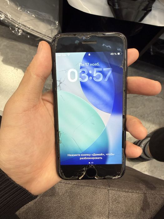 Айфон се 128 гбб