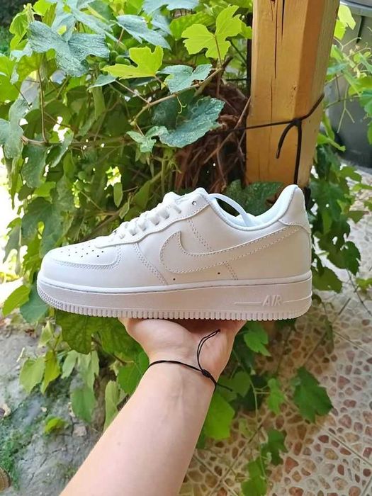 Adidasi Nike Air Force One model unisex dama si barbati