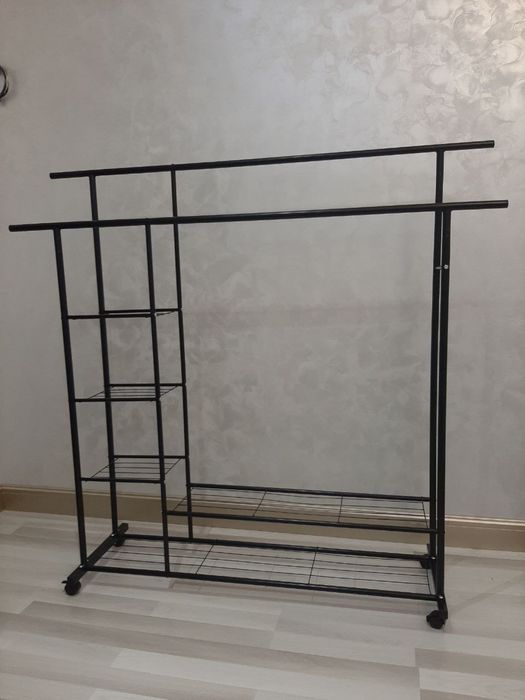 Наполненный вешалки от производителя