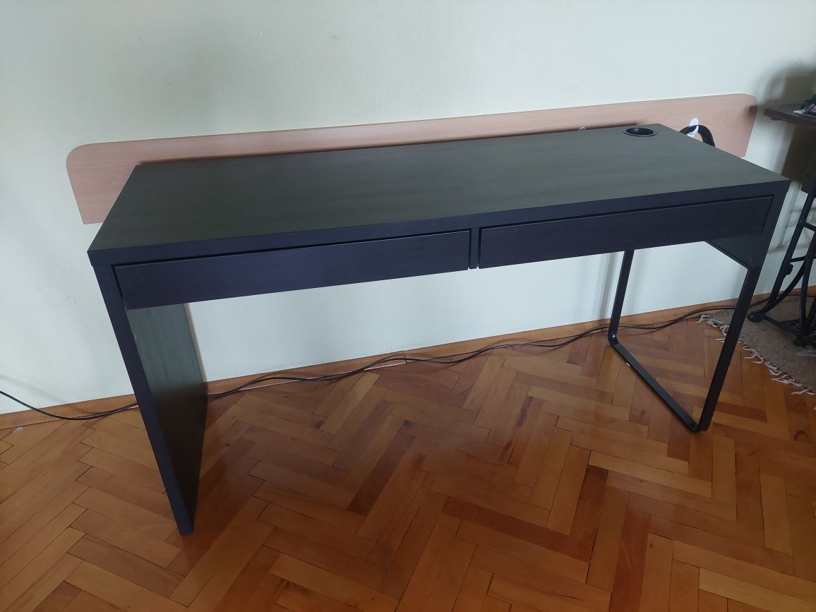 Бюро IKEA MICKE 142×50см, черно-кафяво
