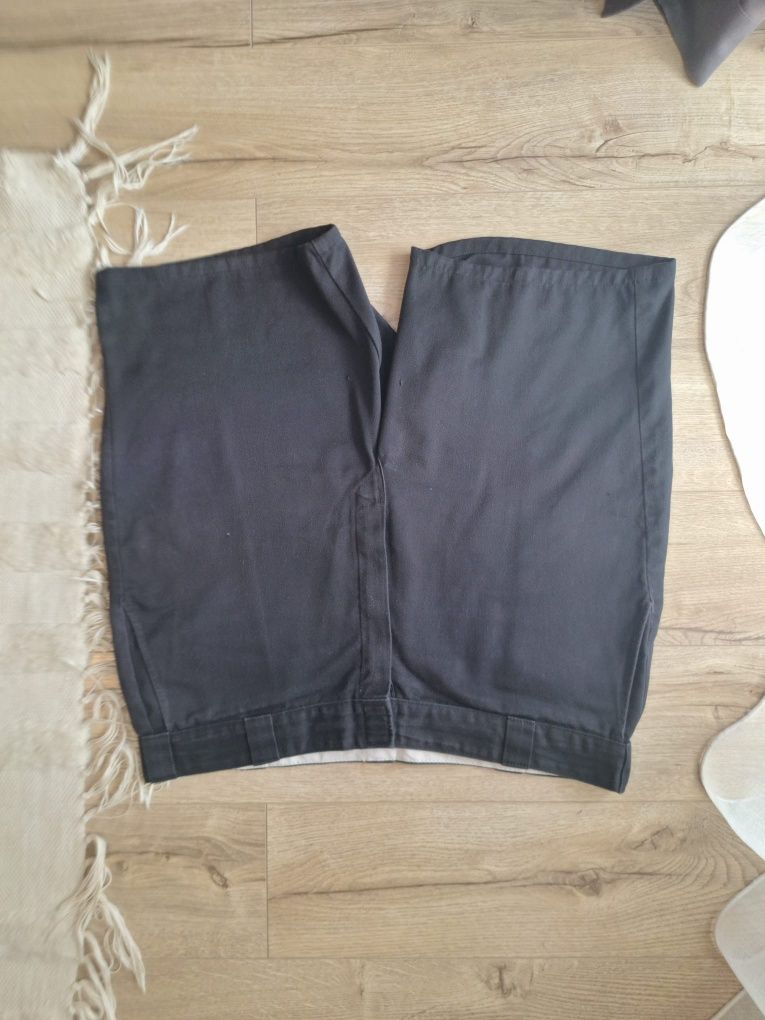 Dickies Black Shorts

!!DM for dimensions Condition: 7/10 (last 3 p