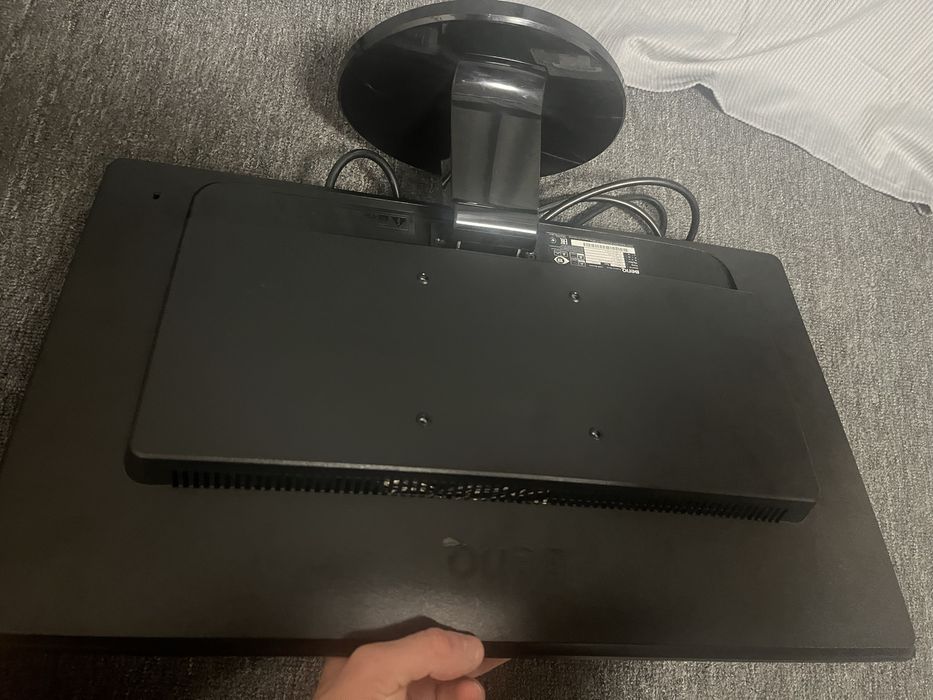 Vând monitor benq funcțional in stare perfectă plus cablu