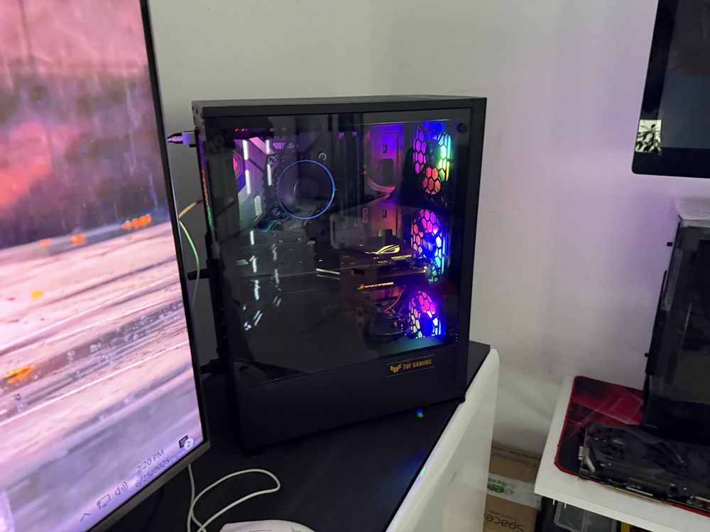 Vand schimb PC Gaming i5 16Gb Ram GTX 1070 8Gb SSD 512Gb RGB