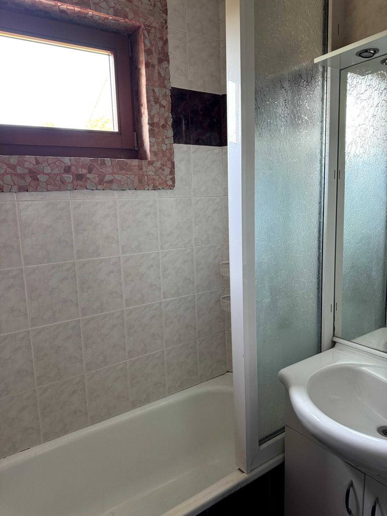 Дава се под наем Тристаен апартамент в Пловдив, Каменица 1 - 98 кв.м за 612 € - Снимка #19