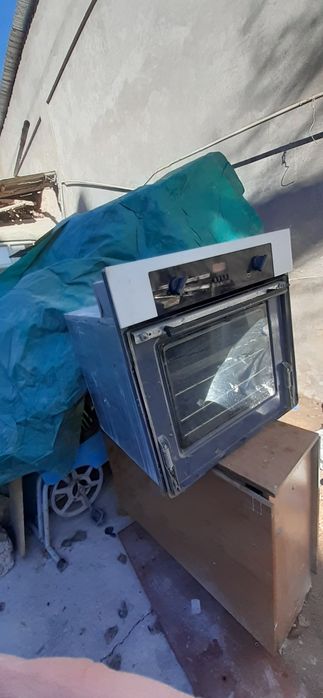 Встроенная Духовка (hotpoint) срочно продаю