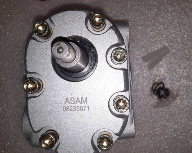 Pompa hidraulică tractor U650/Pompa apa tractor U650