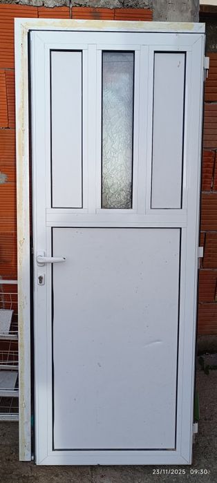 Входна ПВЦ врата