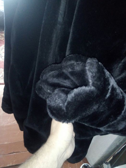 Полушубок с капюшоном 54 р. искуственную импортную- Корея .