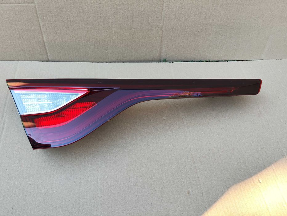 Stop stanga Renault Megane 4 berlina pe capota portbagaj haion