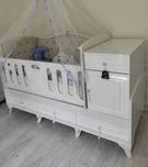 Голяма тапицирана кошара 70/130см. с асансьор и люлеещ механизъм