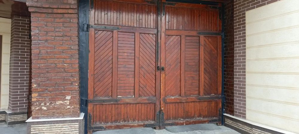 Darvoza, Ворота (деревянные)