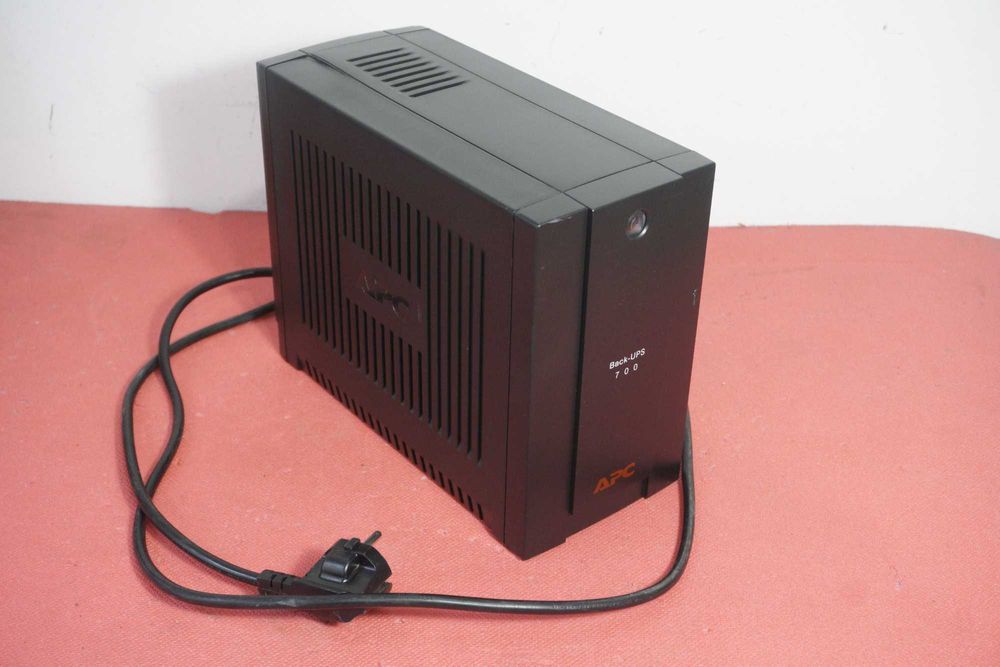 UPS устройство APC Back-UPS 700 390W с новa батерия/ Вкл.ДДС