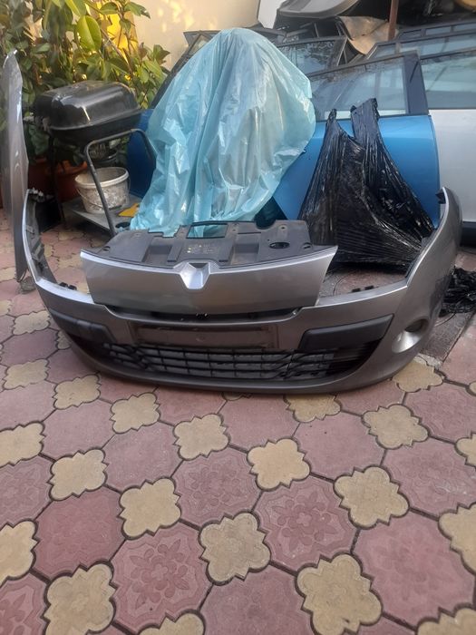 Megane 3  bara fata capota si alte piese