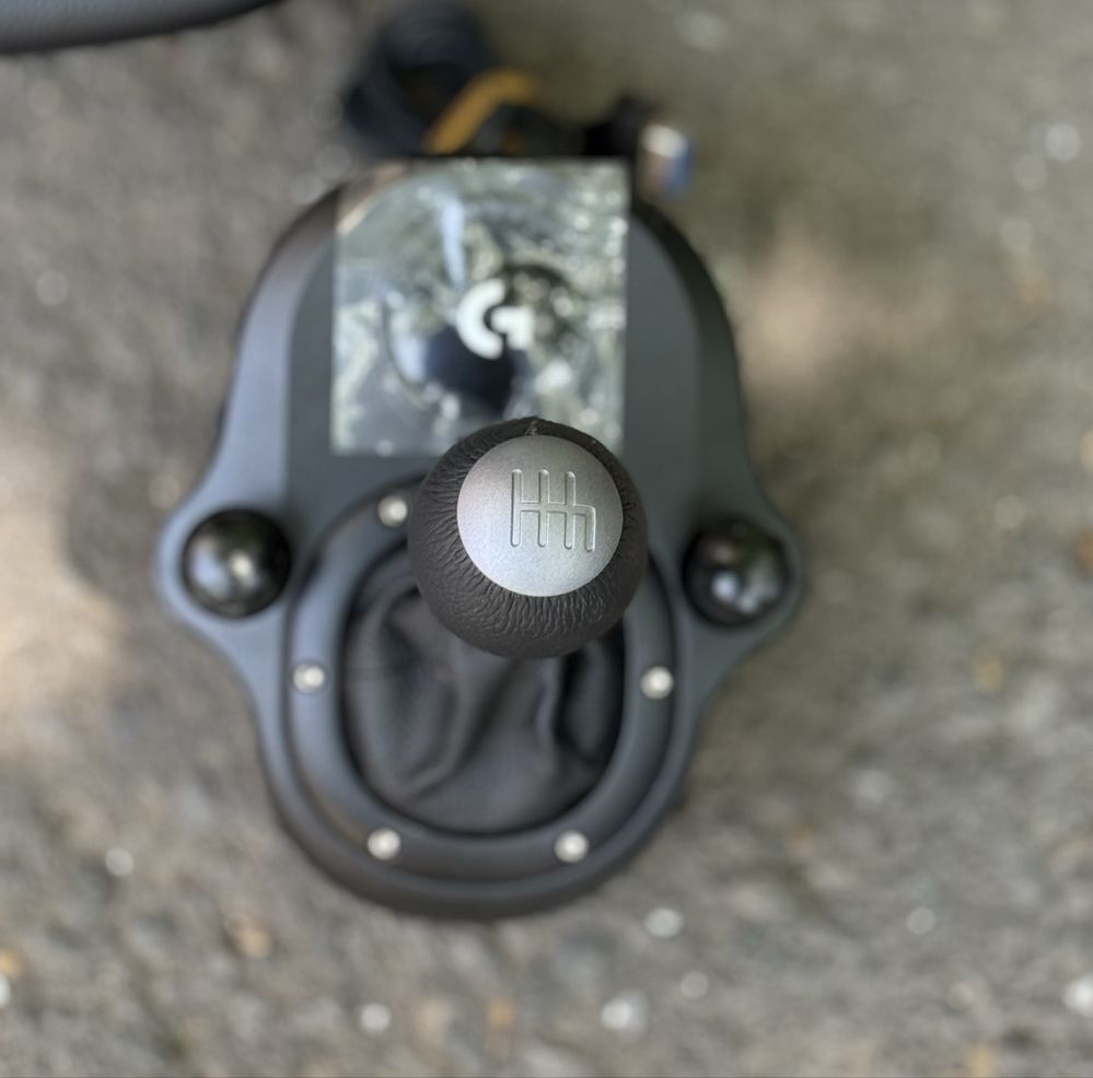 Комплект Logitech Driving Force G29 (волан + педали + скоростен лост)
