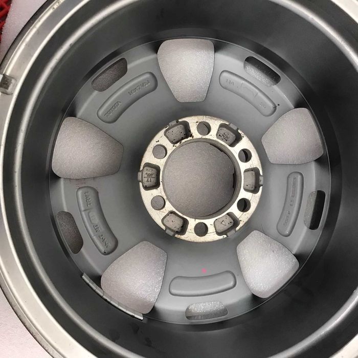 1x janta Toyota Hilux  R18 7.5Jx18 ET30 Enkei Land cruiser 6x139.7