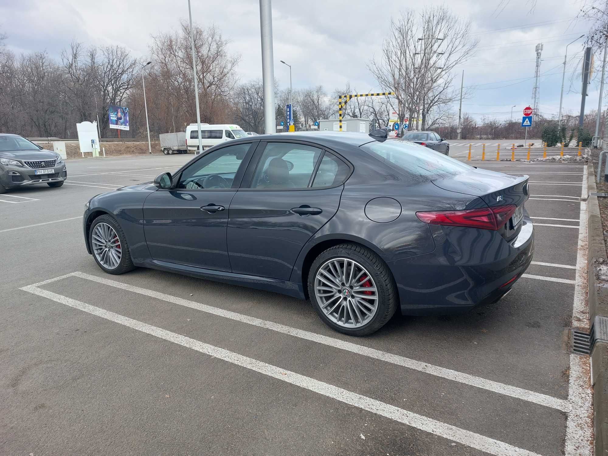 Alfa Romeo Giulia 2.2d 180CP, padele, inclazire volan