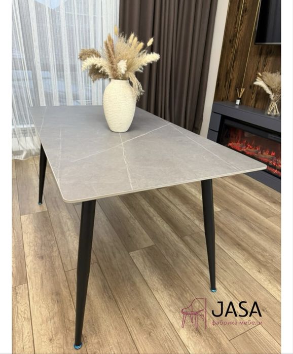 Продам кухонный стол