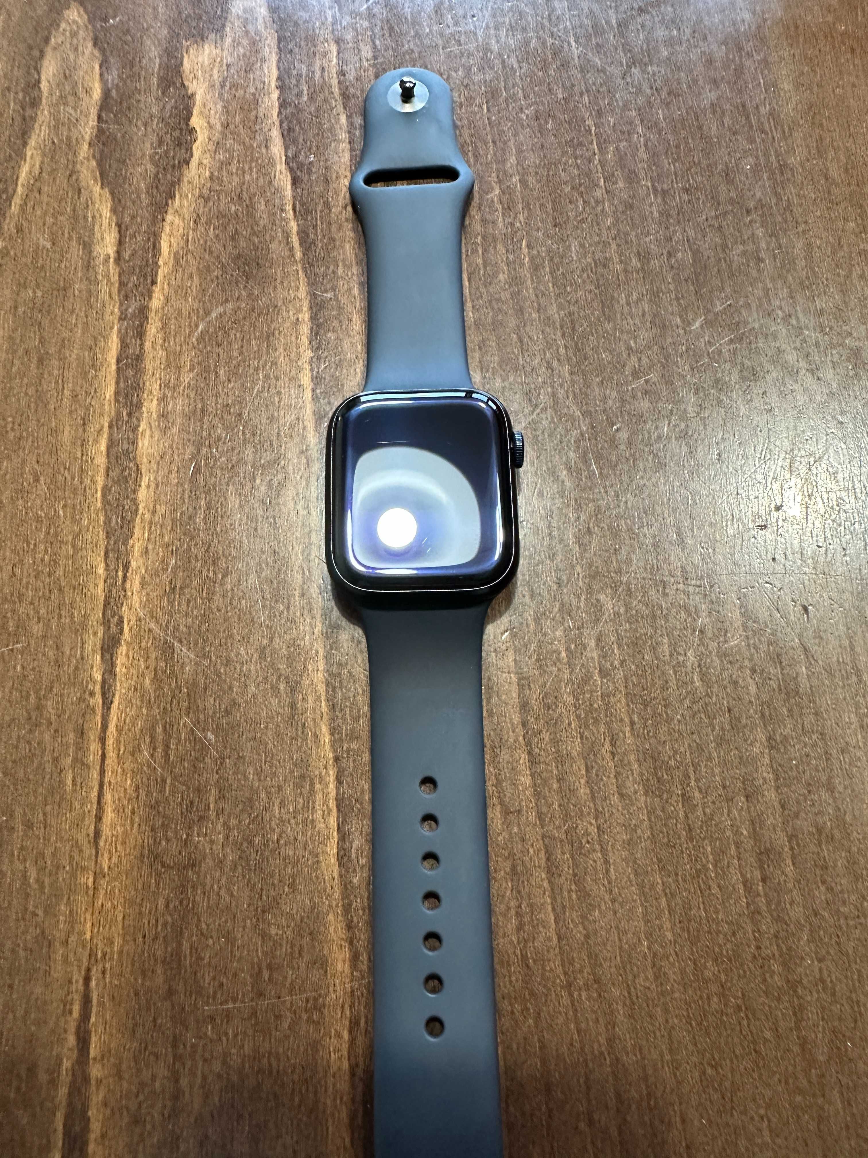 Часовник Apple Watch 8 (Iwatch) 45mm гаранция