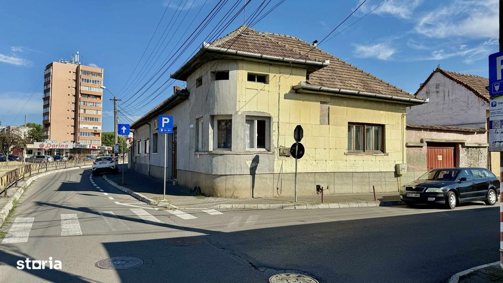 Vand casa cu 3 camere si 2 bai in zona centrala zona Casa de Pensii