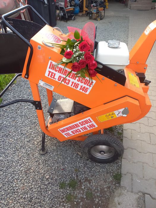 Inchiriez despicator lemne crepator lemne tocator crengi motosapa pico