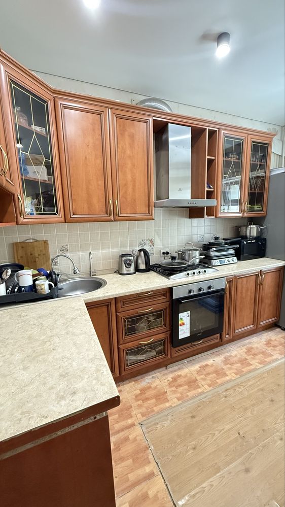 Продам угловую кухню