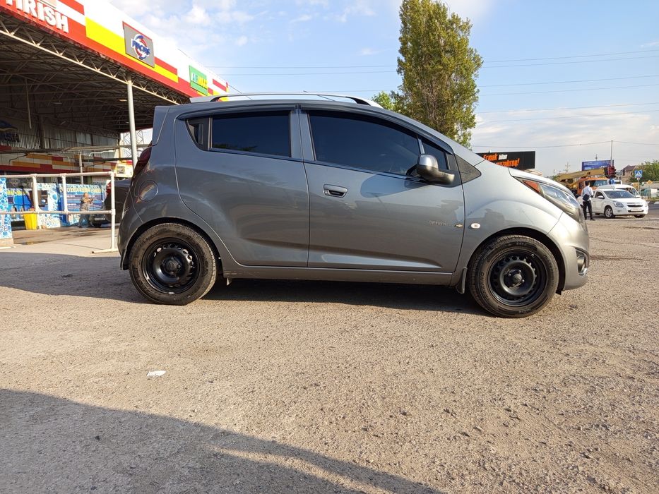 Chevrolet Spark mokri asfalt sotiladi