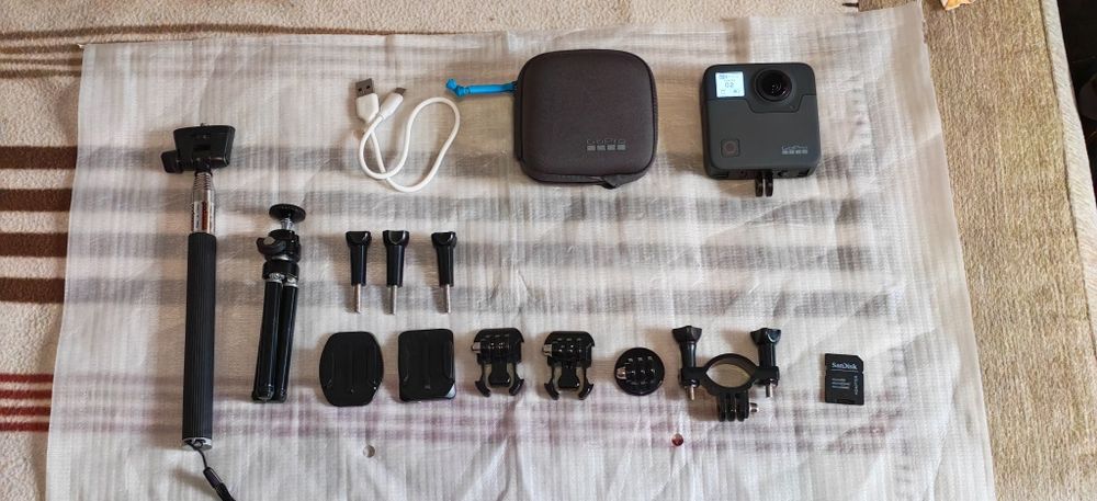 Camera de actiune Gopro Fusion 360 5.6k accesorii