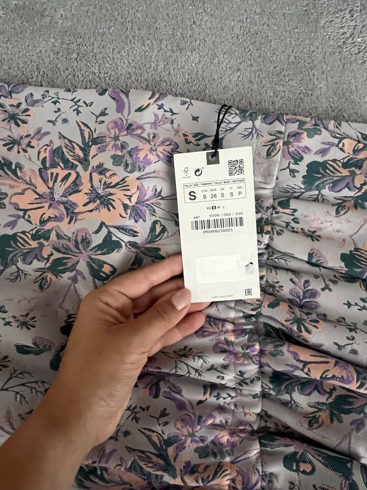 Пола Zara с етикет