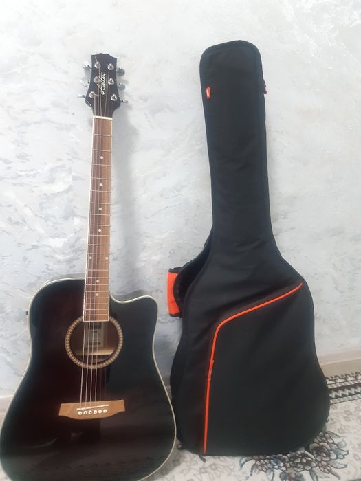 Gitara eshten akustik