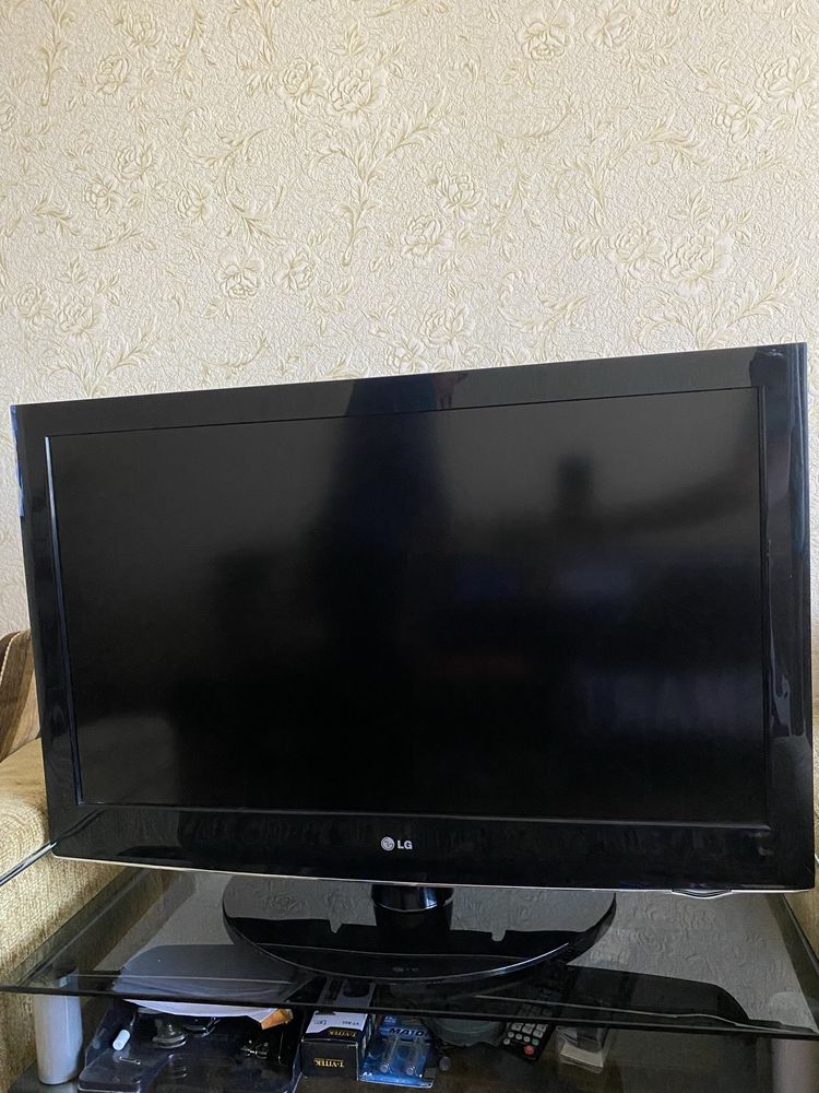Продаю телевизор LG 94см