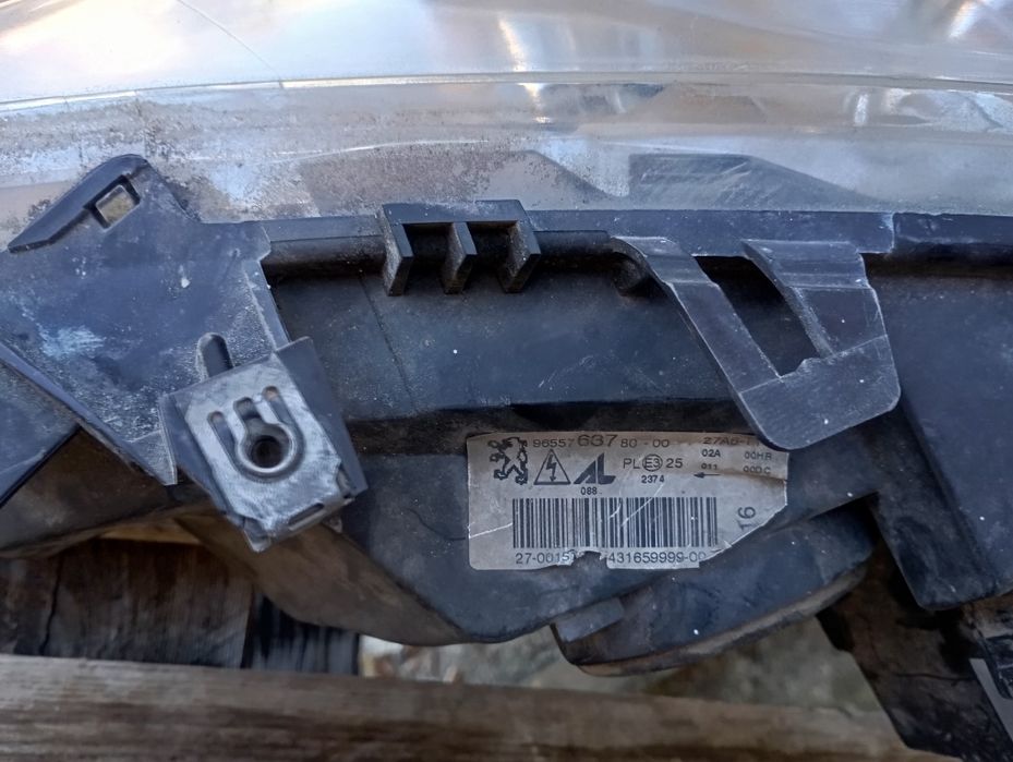 Десен фар ксенон Пежо 307