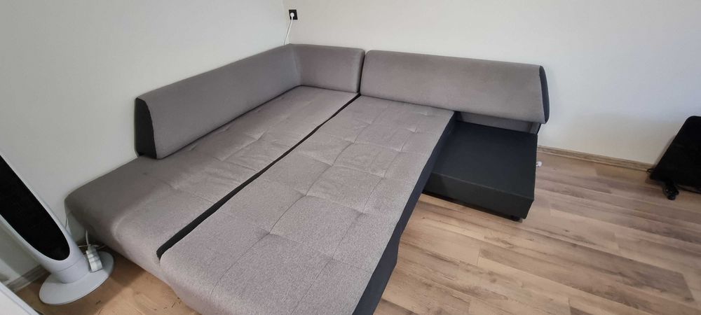 Ъглов голям диван