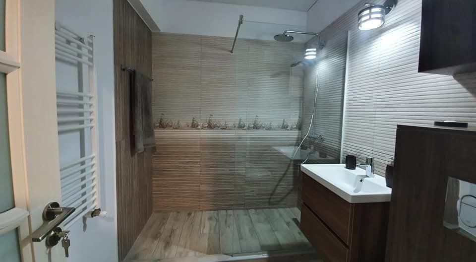 inchiriez apartament la costinesti