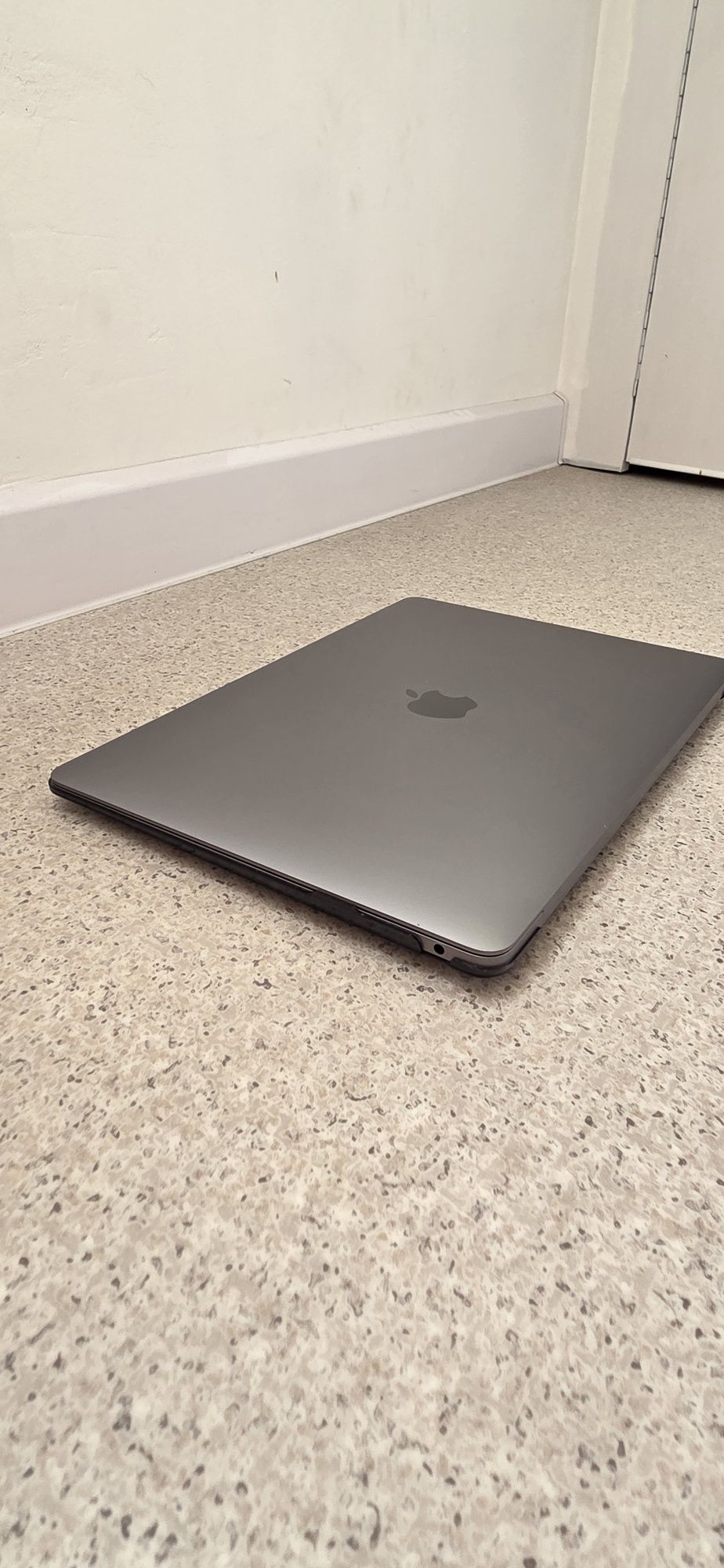 ПРОДАМ MacBook Air 13