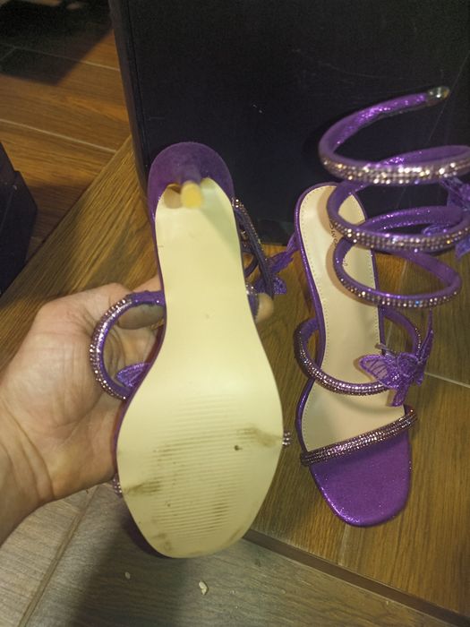 Vând sandale de ocazie