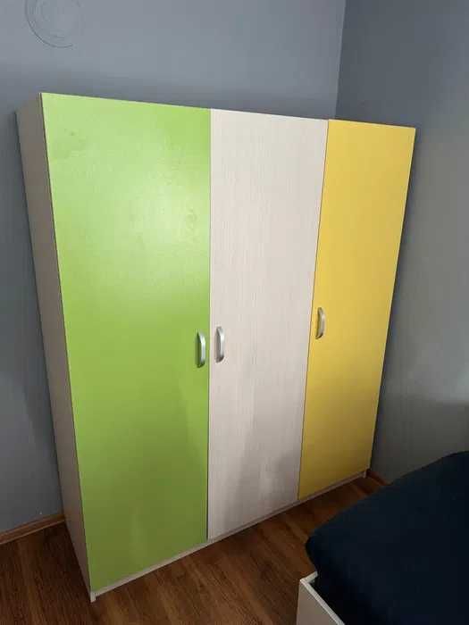 Комплект мебели две легла и гардероб за обзавеждане на спалня