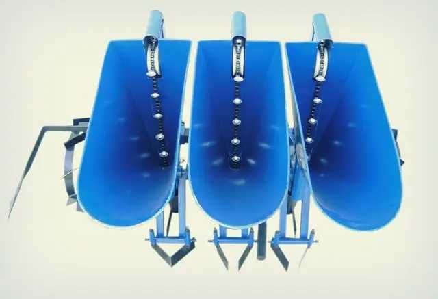 Semanatoare 3 randuri pentru arpagic usturoi ceapa pentru motocultor