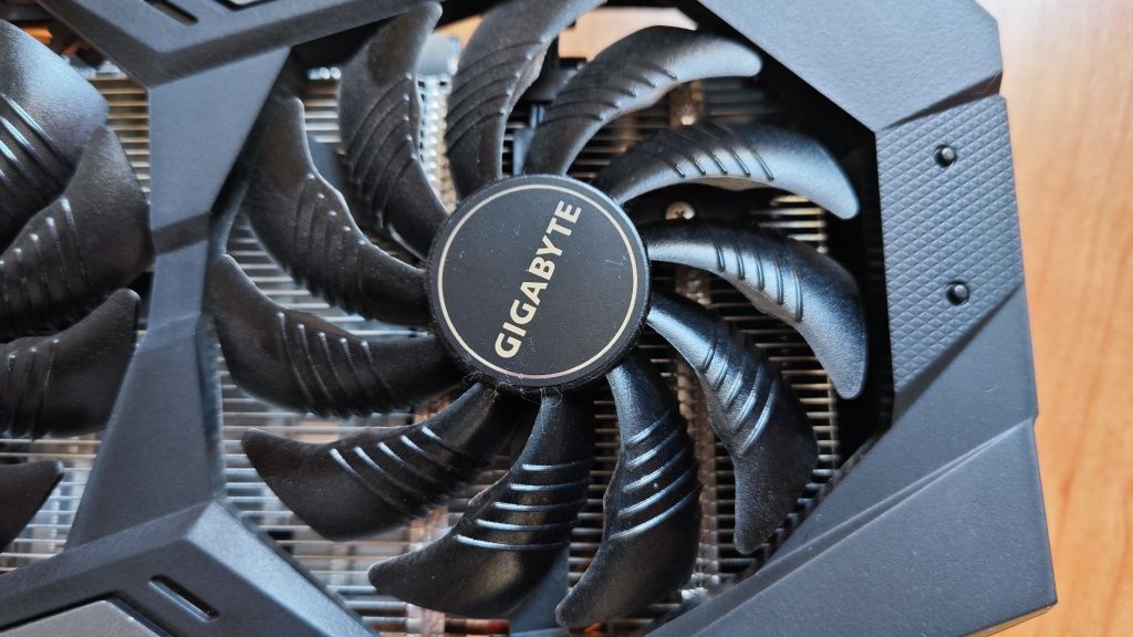 Видеокарта GIGABYTE GeForce RTX™ 2060 OC 6GB

Карта