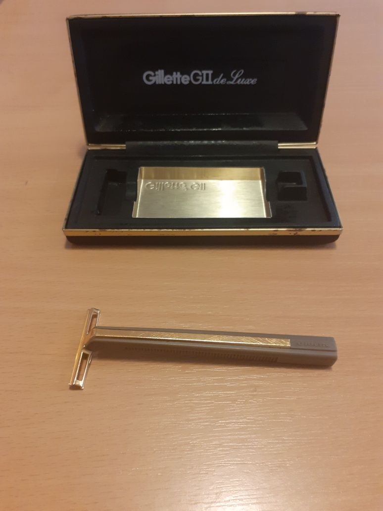 Aparat ras Gillette G II de Luxe anii 1970