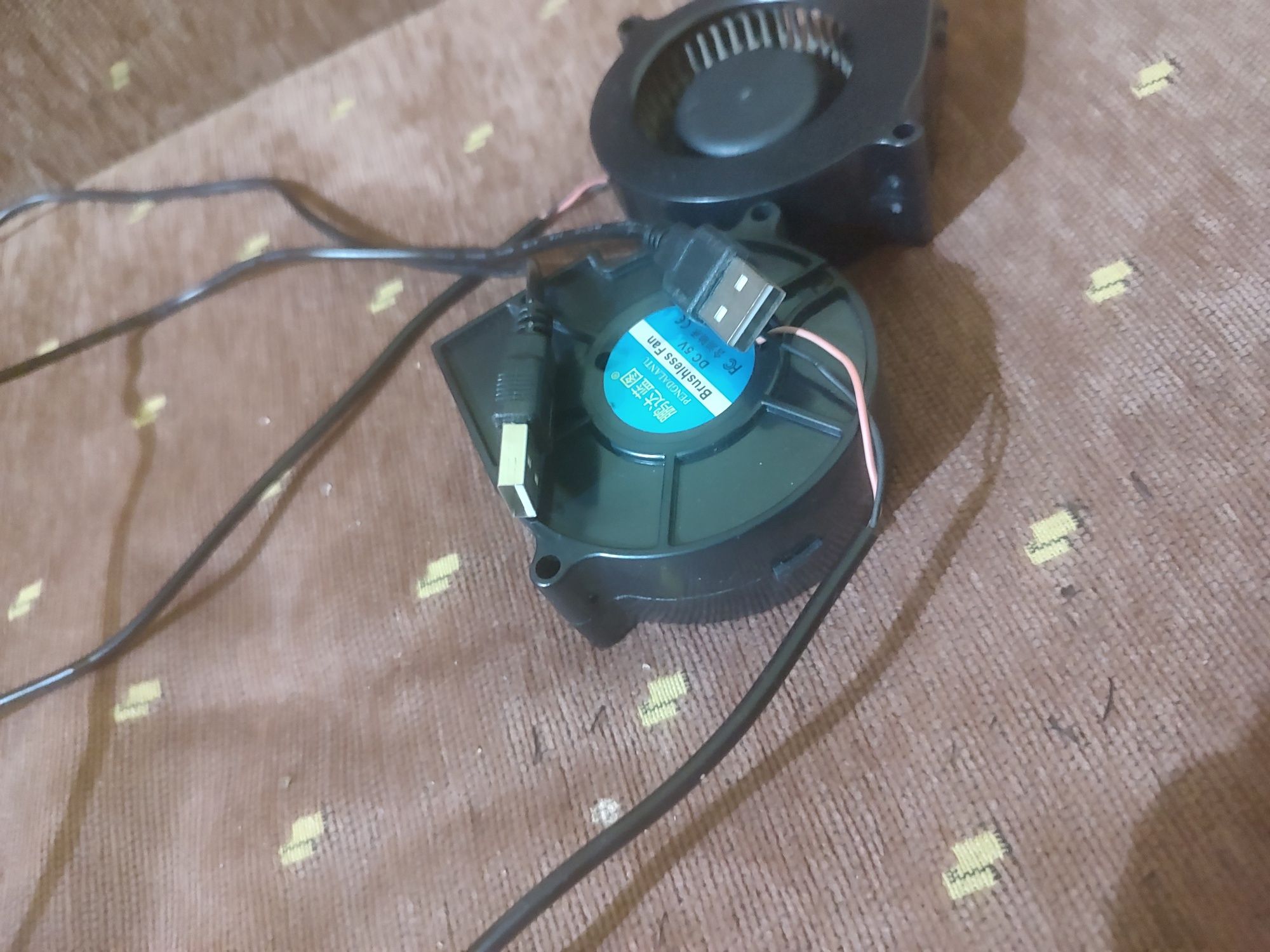 Малки  USB вентилатори - охладители  за лаптоп или компютър
