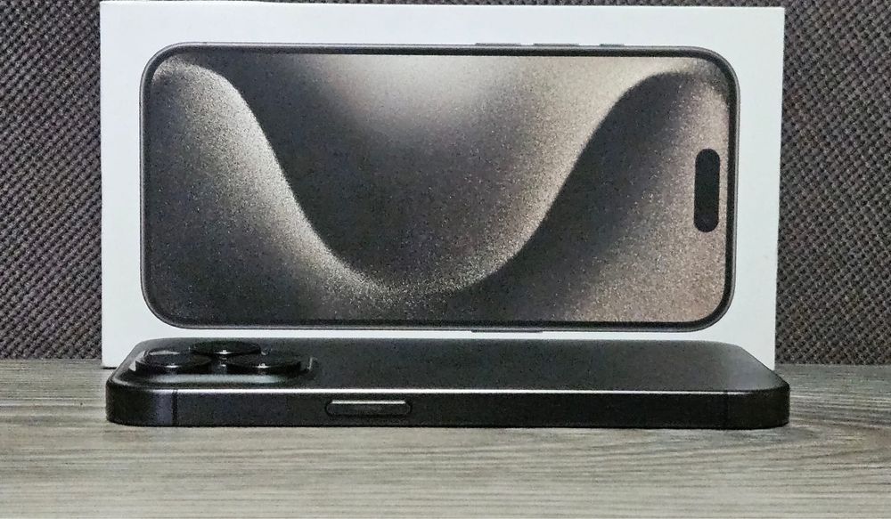 iPhone 15 Pro Max cu acte la cutie