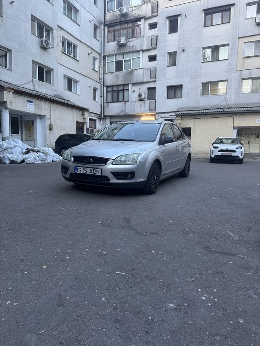 Ford Focus 2 Ghia 1.6 TDCI