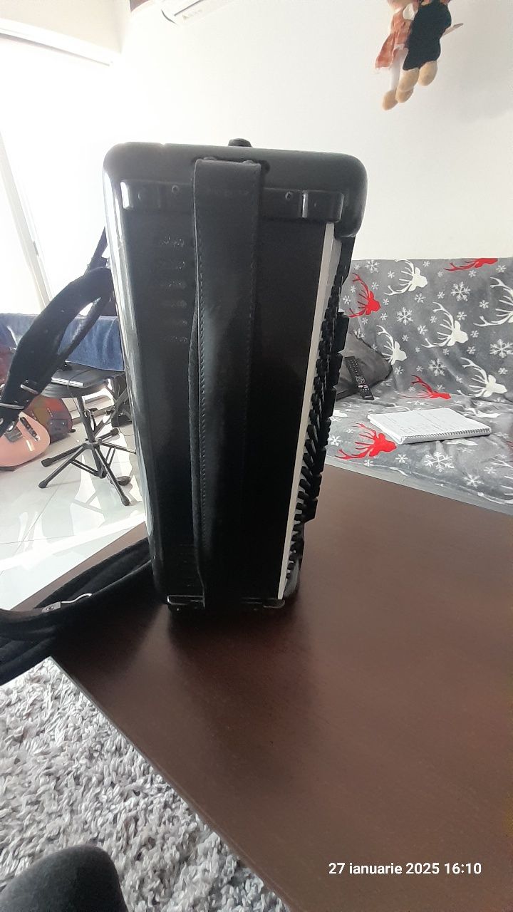 Acordeon Roland FR7