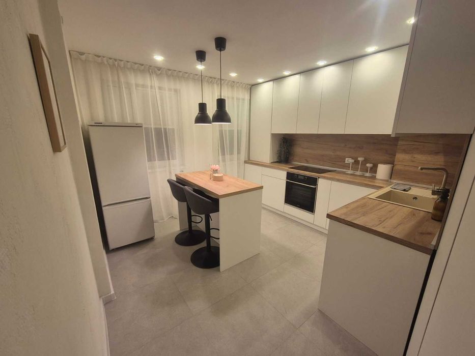 Продава се Четиристаен апартамент в Плевен, Дружба 3 - 84 кв.м за 1354 €/кв.м - Снимка #9