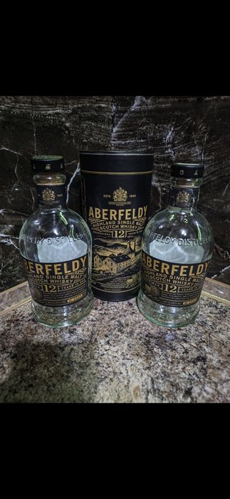 Лот от празни бутилки