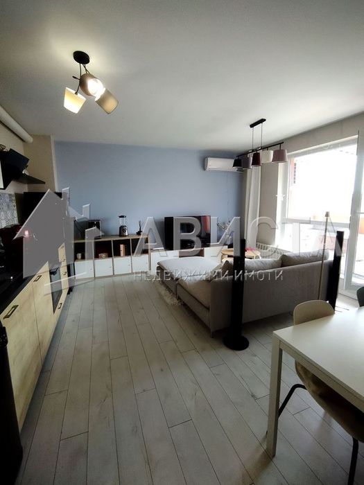 Дава се под наем Тристаен апартамент в София, Център - 135 кв.м за 1000 € - Снимка #3